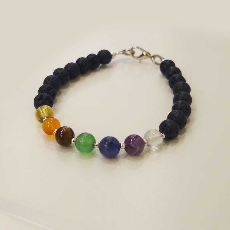 Pulsera de Piedra Volcanica y 7 Chakras