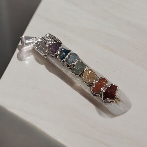 Dije Gema Selenita con 7 Chakras
