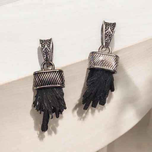 Dije Gema Cianita Negra con Guarda