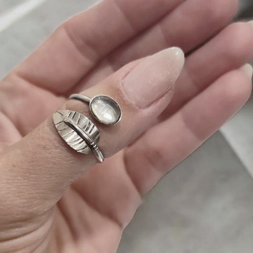 Anillo Gema Cuarzo Cristal con Hoja Alpaca